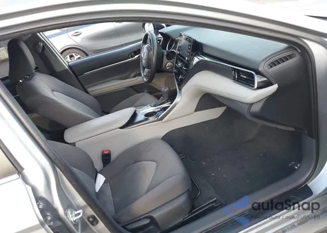 2022 Toyota Camry Le z USA, uszkodzony, nr VIN 4T1C11AK9NU064923